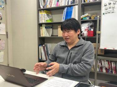 「実際どう変わるの？」を経営学部長、青木章通先生に直撃！２０２６年度カリキュラム改訂の背景